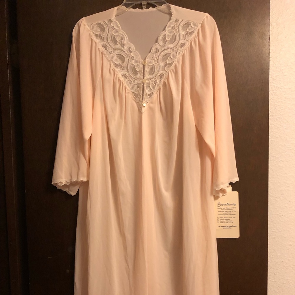 NWT vintage bedroom robe SOFT PEACH pink frilly&girly Lace